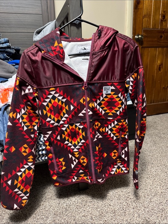 Billabong Jackets & Blazers - Billabong women’s Burgundy Geo-Print Hooded Jacket